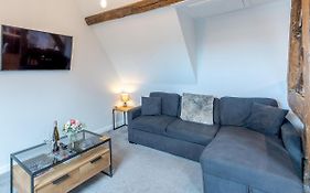 Pass The Keys 5C Charming Town Centre Apartment With Roof Top Views